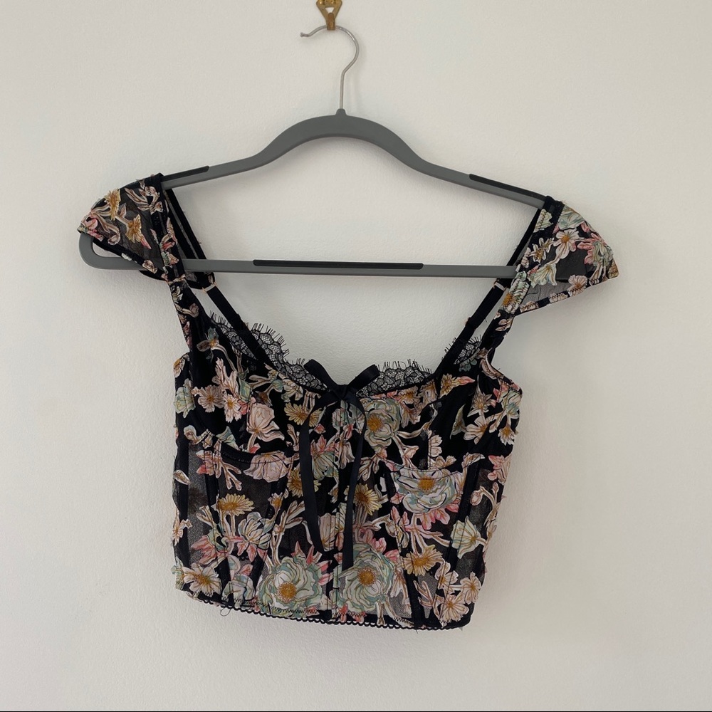 Viral Victoria’s Secret Brallette top